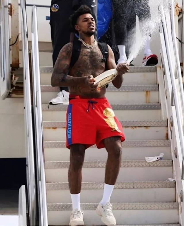 德保罗：去国家队前，梅西对我说他想再去诺坎普看看（德保罗：启程国家队前，梅西说他想再回诺坎普看看）