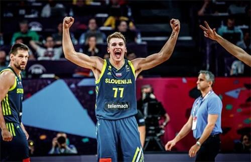 意甲三分制时代罗马第6次前11场24+分，前5次最终均排名前三（意甲三分制以来，罗马第6次前11轮24+分，前5次最终全部跻身前三）