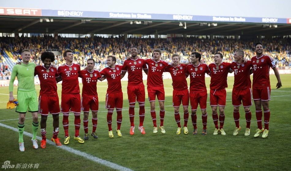 美职联战报：怀特双响，温哥华白浪3-1圣地亚哥晋级总决赛（美职联速递：怀特梅开二度，温哥华白浪3-1力克圣地亚哥挺进总决赛）