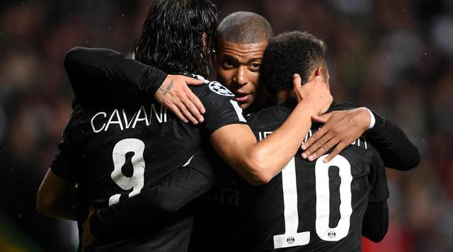 欧冠决赛用球谍照：包含白+深紫，灵感来自举办城市布达佩斯（欧冠决赛用球曝光：白与深紫配色，灵感源自布达佩斯）