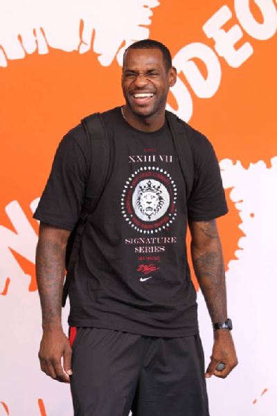 杨瀚森的足球生涯：从频繁奔波到调整到位（杨瀚森的足坛之旅：从辗转奔波到调整就绪）