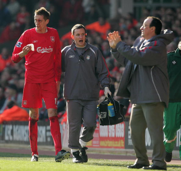 火箭本赛季三分出手总数和场均三分出手数都是联盟垫底（火箭本季三分出手总量与场均均为联盟最少）