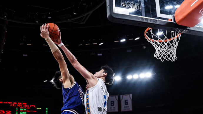 李帅与海港球迷同庆：尊敬的四星球迷，冠军是我们一起拿到的（李帅与海港球迷同庆：致敬四星球迷，冠军属于我们所有人）