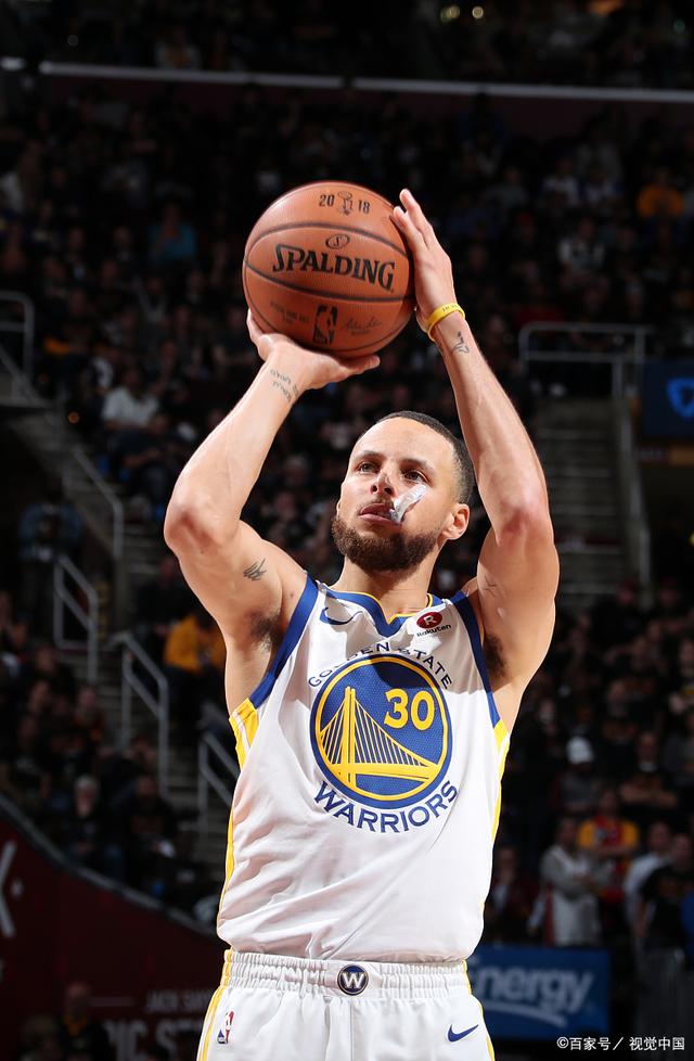 1-3！1-1！英超冷门夜：2大豪门不胜 阿森纳渔翁得利 争冠仅剩1对手（1-3、1-1！英超爆冷夜：两大豪门未胜，阿森纳坐收渔利，争冠仅剩一对手）