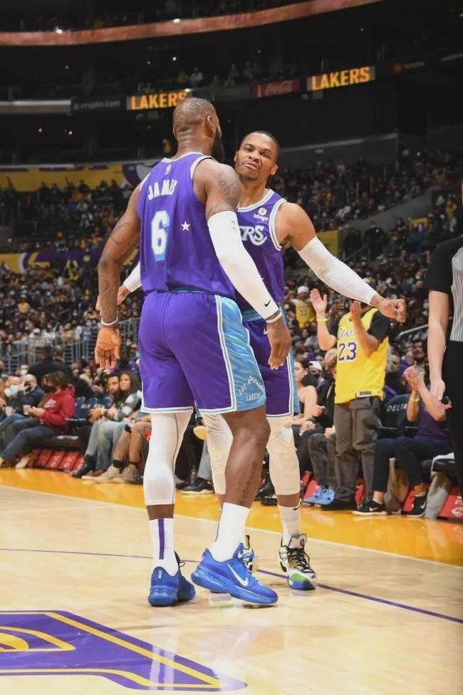 西媒：马塞洛儿子首次入选皇马U21名单，或将迎来首秀（马塞洛之子首次跻身皇马U21大名单，或上演处子秀）