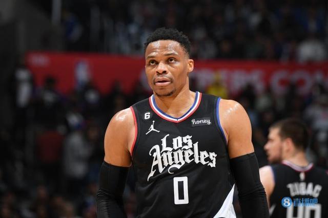 乌度卡：很多时候对施罗德的防守都失位了 更多是战术执行的错误（乌度卡：防守施罗德屡屡失位，归因于战术执行不力）