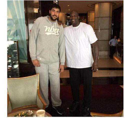 中国球员留洋要分几步走？看看日本足球的“参考答案”（中国球员留洋怎么走？日本足球给出示范路径）