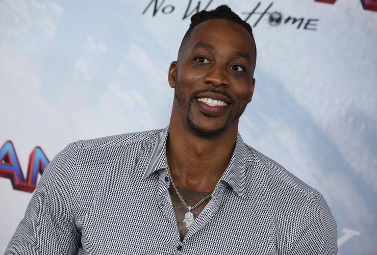 成绩斐然，加斯佩里尼被罗马球迷描绘成魔法师形象画在墙上（战绩惊艳，罗马球迷将加斯佩里尼以魔法师形象涂鸦上墙）