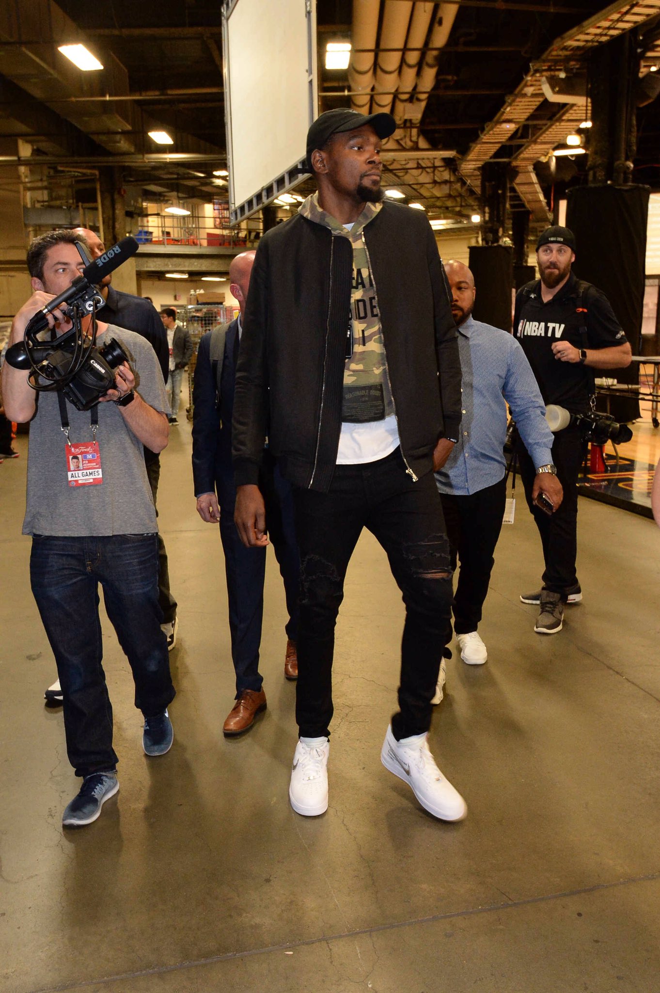 欧冠进球30+球员仅两人客场进球多于主场：姆巴佩、里瓦尔多（欧冠30+进球球员中，仅姆巴佩与里瓦尔多客场进球数超过主场）