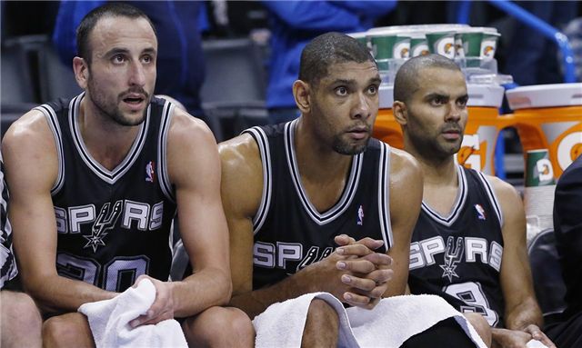 末节轰17分接管比赛！兰德尔20中10得到25分6板（最后一节狂飙17分统治比赛！兰德尔20投10中拿下25分6篮板）