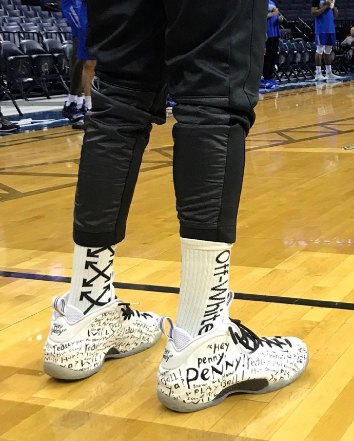 德科：梅西短暂回归？这不可能；还没和莱万谈续约的事（德科：梅西不可能短期回归；与莱万的续约谈判尚未启动）