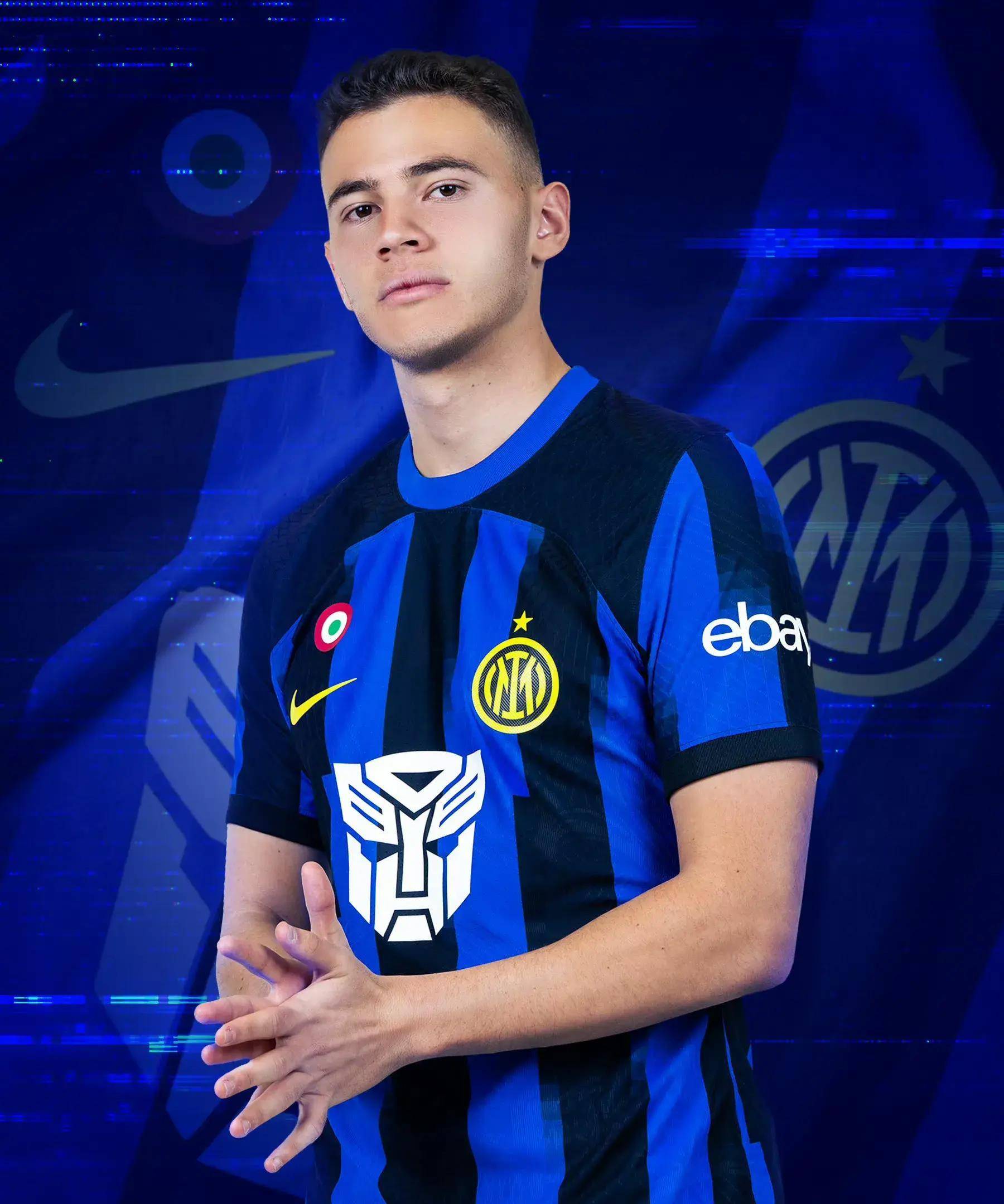 王哲林在昨晚的比赛中表现出色，展现了他作为球队核心的能力和实力。（王哲林昨夜高光发挥，彰显其球队核心地位与实力）