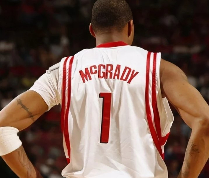 曼城豪取连胜继续领跑（曼城连战连捷稳居榜首）