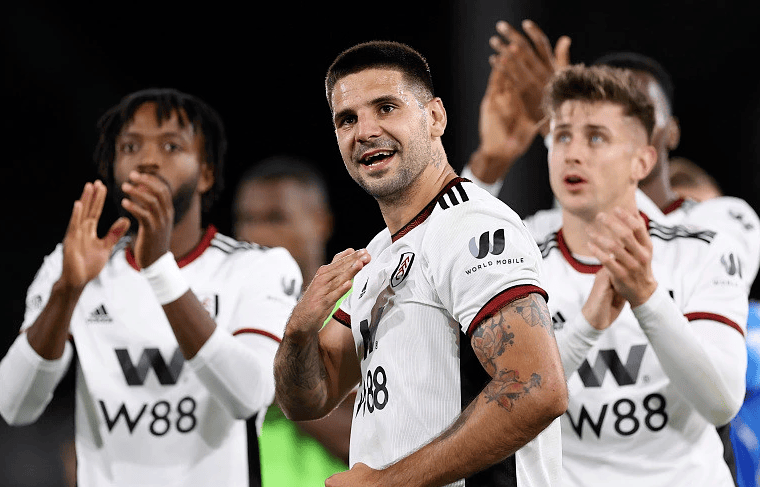 科尔：库里今天战森林狼没有出场时间限制（科尔称库里今日对阵森林狼将不受出场时间限制）