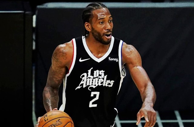 弗赖堡4-0大胜美因茨，奥斯特哈格、曼赞比建功（弗赖堡4比0完胜美因茨，奥斯特哈格、曼赞比相继破门）