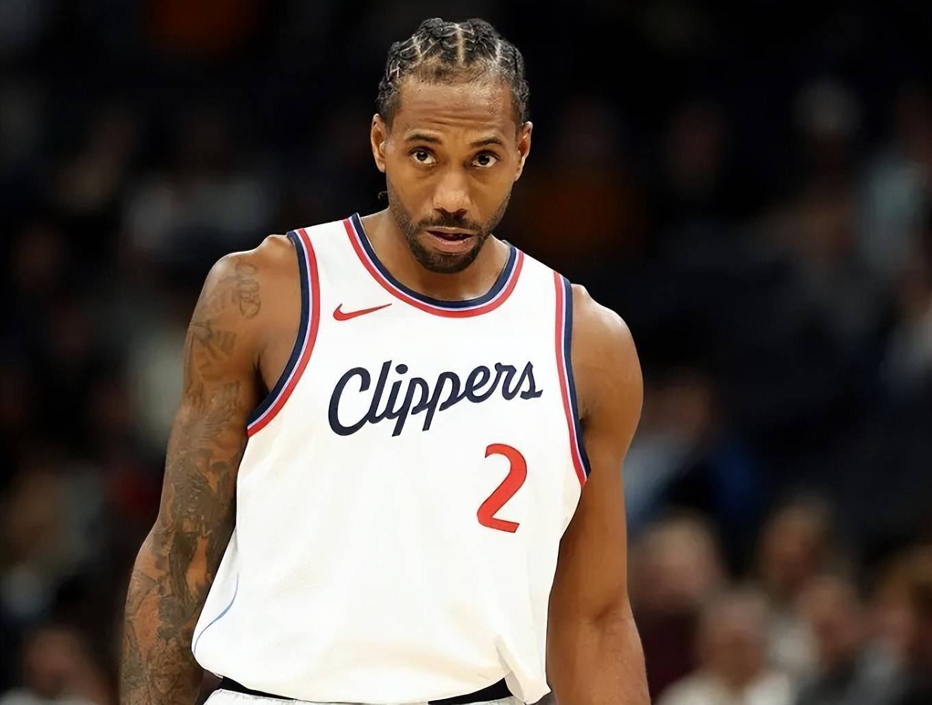 TA：应布拉格斯拉维亚方面要求，热刺主场的LGBTQ+旗帜被移走（TA：热刺主场应布拉格斯拉维亚请求撤下LGBTQ+旗帜）