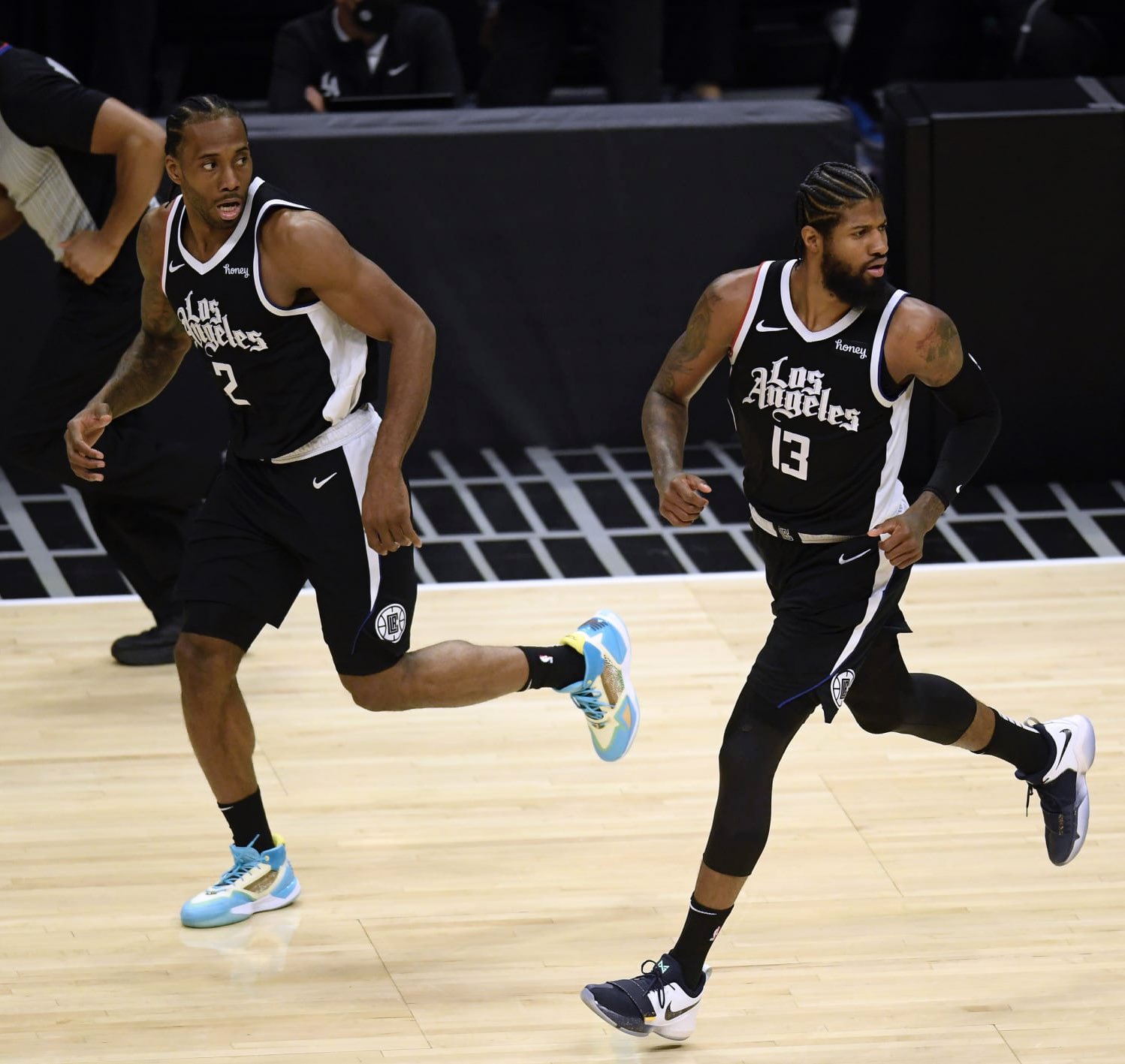 记者：目前米兰球队与弗拉霍维奇的经纪人就转会一事仍在谈判当中，球队计划明年免签球员（记者：米兰正与弗拉霍维奇经纪人洽谈转会，计划明年免签引进）