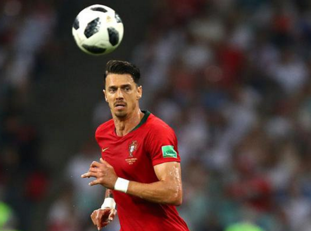 跟队记者：迈尼昂看起来不会续约，但阿莱格里仍在试图说服他（随队记者：迈尼昂大概率不续约，阿莱格里仍在劝说）